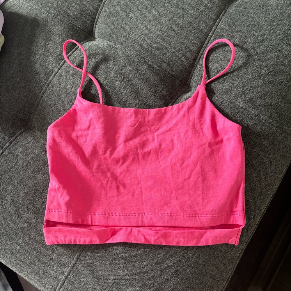 Navigation crop tank with peekaboo